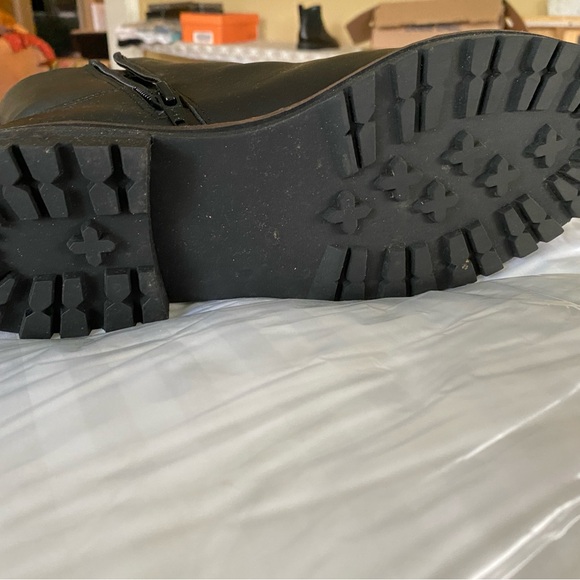 Chelsea leather ankle bootie 8 B - Picture 10 of 10